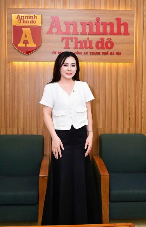 Hoa hậu Phan Kim Oanh - Tổng Giám đốc Công ty Truyền thông Phan Oanh Media, Chủ tịch Hoa hậu Văn hóa Thế giới - Miss Multicultural World
