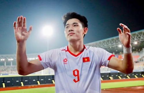 Thành công rực rỡ ở tuổi 22, phía trước Đình Bắc còn nhiều vinh quang chờ đón (Ảnh: VFF)