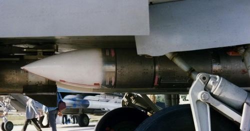 R-37M có chiều dài 4,06 mét, đường kính 38 cm và khối lượng 510 kg. Tên lửa sử dụng động cơ rocket nhiên liệu rắn 2 xung, đạt tốc độ tối đa Mach 6.