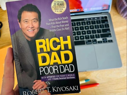 "Cha giàu cha nghèo" là một trong những cuốn sách thành công nhất của Robert Kiyosaki. Ảnh: Kathleen Elkins/Business Insider.