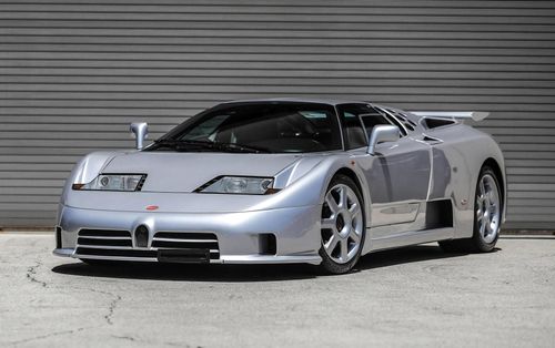  Bugatti EB110 là mẫu hypercar cuối cùng của thương hiệu này được trang bị tùy chọn hộp số sàn. Các dòng xe thuộc giai đoạn hiện đại như Bugatti Veyron và Bugatti Chiron không có tùy chọn lái với 3 bàn đạp ga, côn và phanh. 