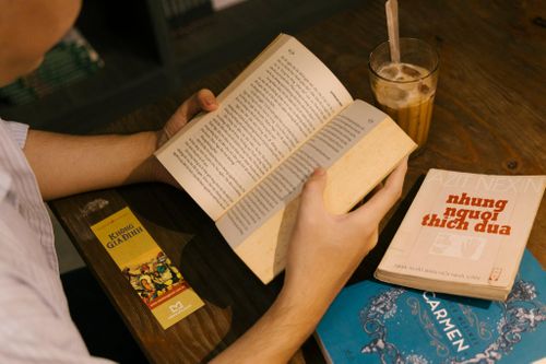  Đọc chủ động đòi hỏi sự tương tác sâu với văn bản. Ảnh minh họa: Phương Lâm.