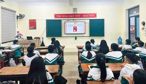 UBND tỉnh yêu cầu, lựa chọn đúng người, đúng yêu cầu vị trí việc làm và bảo đảm các cơ sở giáo dục, sớm ổn định tổ chức, chuẩn bị cho năm học mới