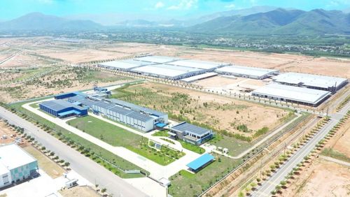 Gia Lai hỗ trợ doanh nghiệp trên địa bàn từng bước tiếp cận các tiêu chuẩn ESG phù hợp thực tiễn địa phương. Trong ảnh: Becamex VSIP Bình Định cam kết xây dựng hạ tầng xanh, hình thành nền tảng ESG dùng chung.