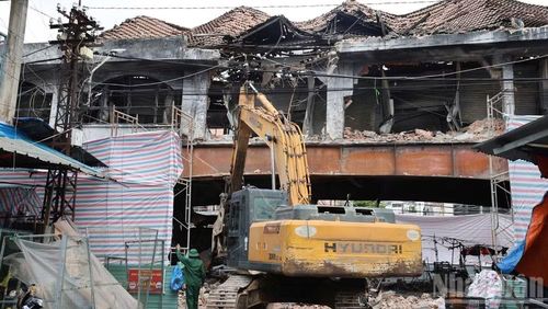 Dự kiến, việc phá dỡ khu vực nguy cơ sụp đổ cao hoàn thành trong 10 ngày.