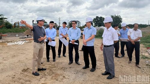 Lãnh đạo tỉnh Lâm Đồng kiểm tra dự án khu tái định cư tại xã Hàm Liêm.
