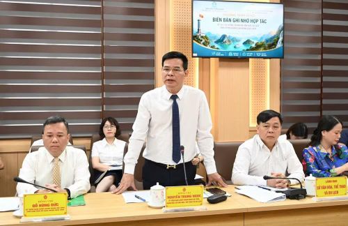 Ông Nguyễn Trung Ngọc, Giám đốc Sở Văn hóa, Thể thao và Du lịch Tuyên Quang phát biểu tại chương trình. (Ảnh: Sở Văn hóa, Thể thao và Du lịch Tuyên Quang)