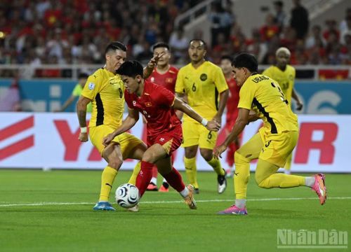 Đình Bắc thi đấu nỗ lực trong ngày sinh nhật nhưng không thể có bàn thắng.