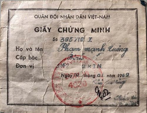  Di ảnh và giấy chứng minh của đồng chí Phạm Mạnh Tường. Ảnh do gia đình cung cấp  