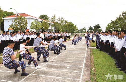 Các đơn vị thuộc Vùng 1 Hải quân thường xuyên tổ chức các hoạt động thể thao tạo các sân chơi lành mạnh nhằm tăng cường tình đoàn kết đồng chí, đồng đội.