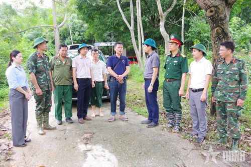  Thân nhân liệt sĩ Bùi Văn Tự xúc động cảm ơn các lực lượng và cấp ủy, chính quyền địa phương đã hỗ trợ tìm kiếm, đưa hài cốt liệt sĩ về quê hương.  
