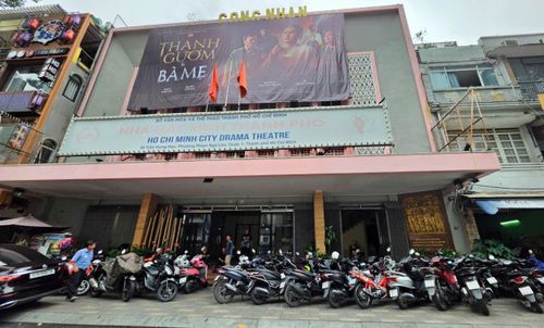  Rạp Nguyễn Văn Hảo (nay là rạp Công Nhân) đã diễn ra cuộc mít tinh công khai. Ảnh: MẠNH THẮNG 