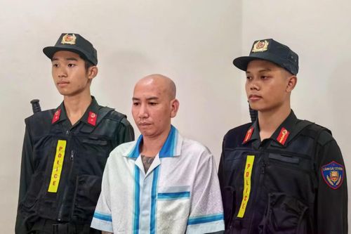 Huấn Hoa Hồng và Phú Lê "sa lưới".