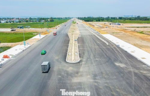 Theo quyết định phê duyệt, đoạn qua phường Sầm Sơn có chiều dài hơn 4km, được chia làm 2 đoạn (2 dự án). Theo hồ sơ thiết kế, đường có chiều rộng 67-77m, tổng mức đầu tư của 2 dự án gần 580 tỷ đồng. Sau khi hoàn thiện, đại lộ mở rộng thành 6 làn xe.