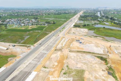 Cũng nằm trong tổng thể dự án giai đoạn 2 đại lộ Nam sông Mã, đoạn qua địa bàn phường Sầm Sơn, tỉnh Thanh Hóa cũng cơ bản hoàn thiện phần nền đường. Phần lớn các đoạn đã được thảm nhựa, lát vỉa hè.