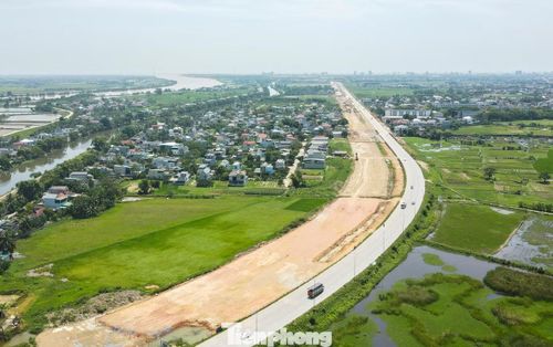 Công trình có chiều dài hơn 5,6km, rộng 67m, 6 làn xe bao gồm các hạng mục nền đường, vỉa hè, hệ thống điện, thoát nước, cây xanh, thảm cỏ.