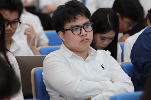Các cán bộ Hội Sinh viên tập trung theo dõi các chuyên đề trong hội nghị tập huấn được tổ chức ngày 19/8.