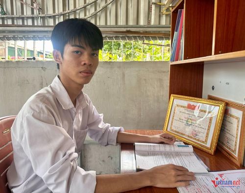 Nguyễn Văn Mạnh vượt lên hoàn cảnh, đạt 27 điểm khối A00, trúng tuyển ngành Sư phạm Toán, Trường Đại học Sư phạm - Đại học Đà Nẵng.
