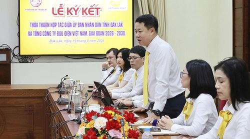 Ông Nguyễn Trường Giang, Chủ tịch HĐTV Vietnam Post cho biết: Trước yêu cầu giảm áp lực nhân sự tại cấp xã và tạo thuận lợi cho người dân, Vietnam Post đang phát triển kios hành chính công tự động. 