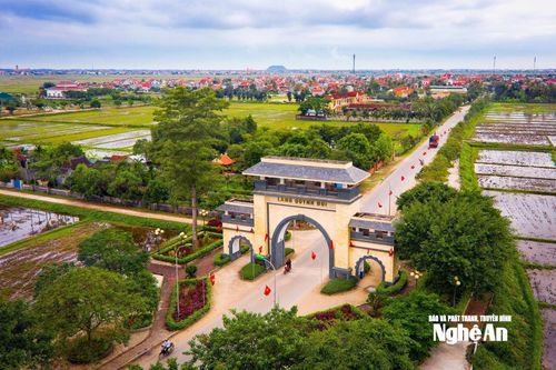 Cổng làng Quỳnh Đôi, xã Quỳnh Anh. Ảnh tư liệu: N.H