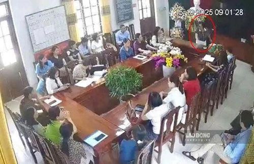Bà Lê Thị Hà - Hiệu trưởng Trường Tiểu học Yên Thắng, tỉnh Ninh Bình - có những lời lẽ, hành động thiếu chuẩn mực tại cuộc họp. Ảnh: N.T.