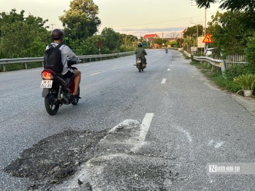 Đây là tuyến giao thông huyết mạch nối Cửa khẩu quốc tế Cầu Treo với Quốc lộ 1 và các khu vực trung tâm tại Hà Tĩnh nên có mật độ phương tiện khá lớn, trong đó thường xuyên có xe tải trọng lớn lưu thông. Khi đi qua những vị trí mặt đường hư hỏng, phương tiện phải giảm tốc độ, đánh lái để tránh các điểm lún, ổ gà.