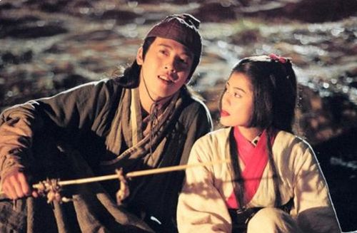 TVB từng tạo nên một phiên bản Tiếu Ngạo Giang Hồ đáng nhớ với Lữ Tụng Hiền trong vai Lệnh Hồ Xung và Lương Tiểu Băng đóng Nhậm Doanh Doanh. Lệnh Hồ Xung của Lữ Tụng Hiền mang vẻ phóng khoáng, hào sảng và có chút bất cần đúng tinh thần nhân vật. Bộ phim cũng gây ấn tượng nhờ những màn giao đấu, tình huynh đệ và chuyện tình giữa Lệnh Hồ Xung với Nhậm Doanh Doanh.
