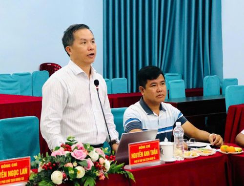 Ông Nguyễn Anh Tuấn - Chủ tịch UBND xã Bình Mỹ, chia sẻ tại hội thảo.