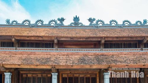 Công trình được thiết kế theo hình thức chồng diêm 2 tầng, 8 mái, mang đậm dấu ấn kiến trúc truyền thống.