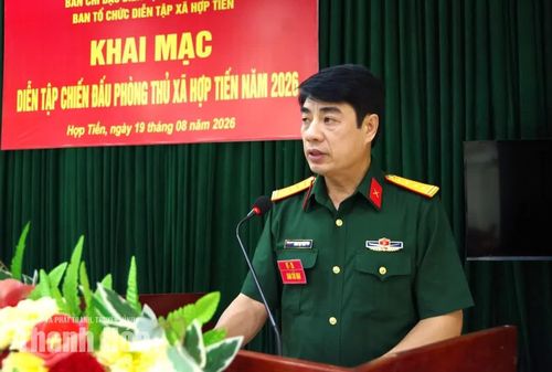Đại tá Đinh Bạt Văn, Ủy viên Ban Thường vụ Tỉnh ủy, Chỉ huy trưởng Bộ CHQS tỉnh, Phó Trưởng Ban Thường trực Ban Chỉ đạo diễn tập tỉnh phát biểu chỉ đạo.
