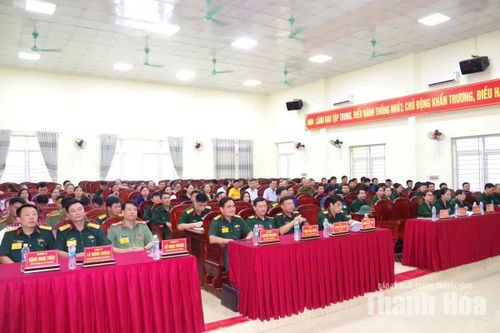 Các đại biểu tham gia khai mạc diễn tập.