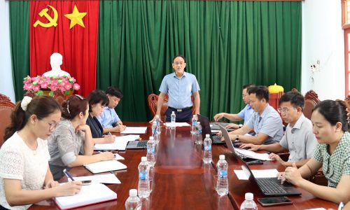 Đồng chí Phí Thanh Bình chủ trì kiểm tra hoàn thiện dữ liệu đất đai tại xã: Xuân Lương, Đồng Kỳ.