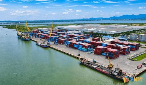 Chuyên gia khuyến nghị Đà Nẵng cần tổ chức nguồn hàng theo quy mô vùng, phát huy vai trò trung tâm trung chuyển hàng hóa nhằm tập trung nguồn hàng miền Trung - Tây Nguyên. Ảnh: QUỐC TUẤN
