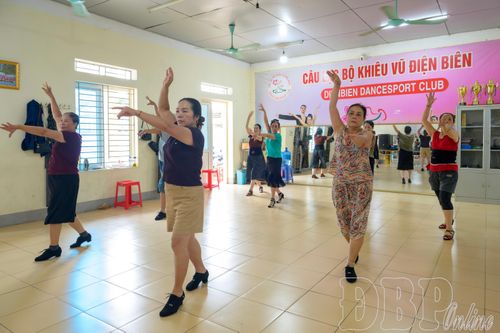 Thành viên Câu lạc bộ Khiêu vũ Điện Biên - tỉnh Điện Biên tích cực luyện tập cho Festival Dân vũ Quốc tế năm 2026 sắp tới.