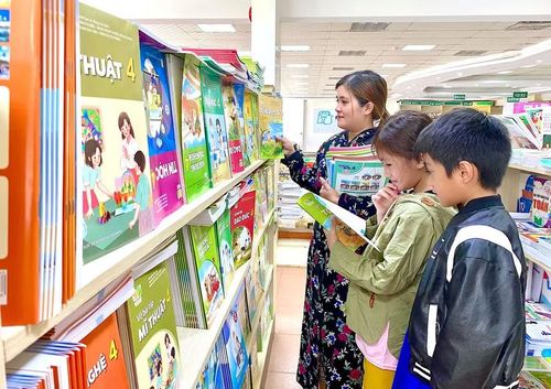 Nếu được thông qua, Gia Lai sẽ là 1 trong 13 địa phương trong cả nước thực hiện chính sách miễn phí SGK. Ảnh minh họa: Mộc Trà
