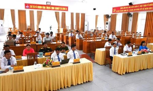 Các đại biểu tham dự kỳ họp.