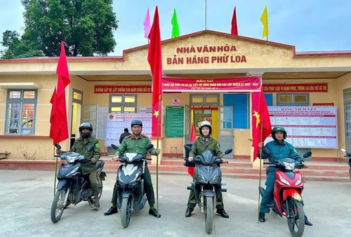 Lực lượng Công an cơ sở tham gia bảo đảm an ninh, trật tự tại các khu vực bỏ phiếu trong cuộc bầu cử đại biểu Quốc hội và đại biểu HĐND các cấp. (Ảnh: CTV)
