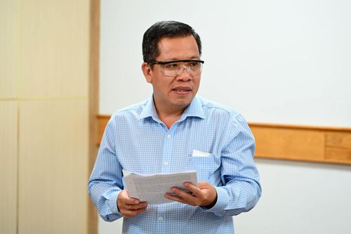 Ông Đào Quang Thanh, Phó Chủ tịch UBND phường Phan Thiết báo cáo tại buổi làm việc