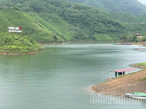 Ở những địa bàn có suối, thác nhỏ và hồ đập tự nhiên như Trung Sơn, Minh Đài, Long Cốc..., cá sứt luôn sạch, ngon và có hương vị đặc trưng. 