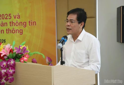 Chủ tịch Hội Nhà báo tỉnh Phú Thọ Nguyễn Thảo Nguyên phát biểu tại buổi tập huấn.