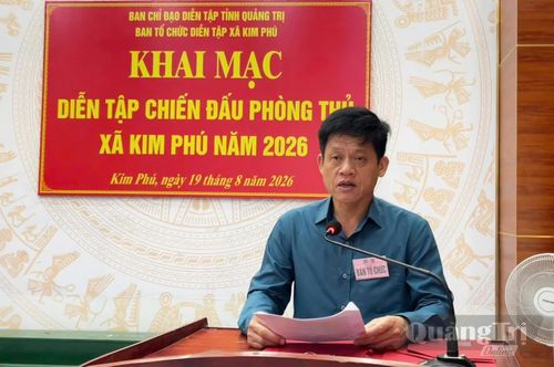 Đồng chí Lê Văn Bảo, Phó Chủ tịch UBND tỉnh, Phó trưởng Ban Tổ chức diễn tập chiến đấu phòng thủ tỉnh phát biểu tại lễ khai mạc - Ảnh: X.P