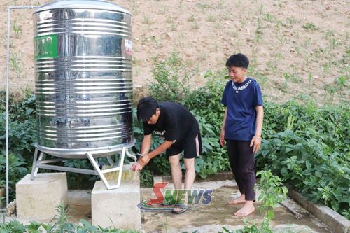 Nhân dân bản Nong É được sử dụng nước sinh hoạt hợp vệ sinh.