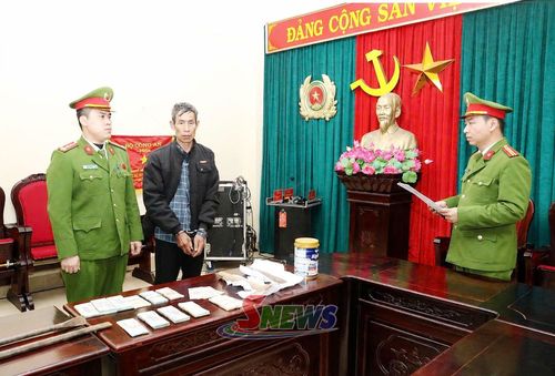 Phòng Cảnh sát hình sự phối hợp với các đơn vị bắt giữ đối tượng trộm cắp tài sản. Ảnh công an cung cấp