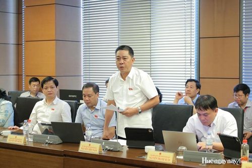  Đại biểu Nguyễn Tiến Nam, Phó Chủ tịch Ủy ban MTTQ Việt Nam TP. Huế cho rằng việc mở rộng các trường hợp thu hồi đất phải dựa trên tiêu chí thật sự cần thiết. Ảnh: Đoàn ĐBQH thành phố cung cấp