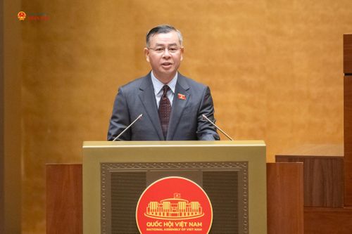 Bộ trưởng Bộ Tài chính Ngô Văn Tuấn trình bày Tờ trình về chủ trương đầu tư Chương trình mục tiêu quốc gia phát triển văn hóa - xã hội, nông thôn, dân tộc và miền núi giai đoạn 2026 - 2035. Ảnh: Phạm Thắng