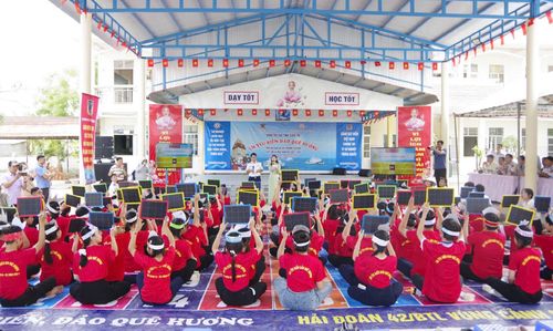 Quang cảnh Cuộc thi “Em yêu biển, đảo quê hương” năm học 2025 - 2026 tổ chức tại trường THCS Vĩnh Hậu (xã Vĩnh Hậu, tỉnh Cà Mau)