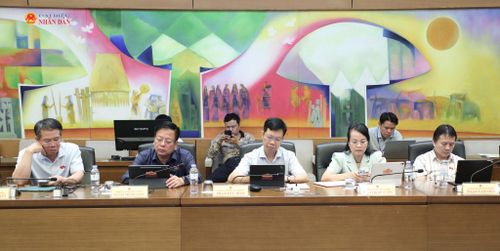 Các ĐBQH tỉnh Lâm Đồng dự phiên thảo luận tại tổ