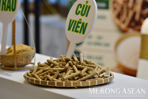  Sản phẩm viên củi được làm từ phụ phẩm (rơm). Ảnh: Lê Hồng Nhung - Mekong ASEAN 