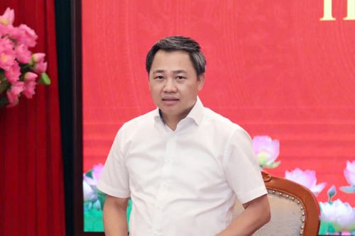 Chủ tịch UBND tỉnh Nguyễn Đình Việt kết luận buổi làm việc. Ảnh SNews