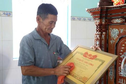 Bằng Tổ quốc ghi công Liệt sĩ Huỳnh Văn Quên